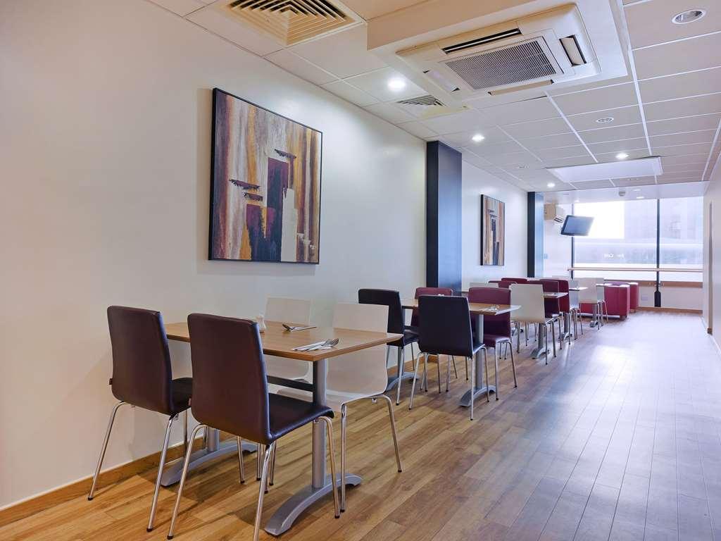 Travelodge London Feltham Restaurant photo