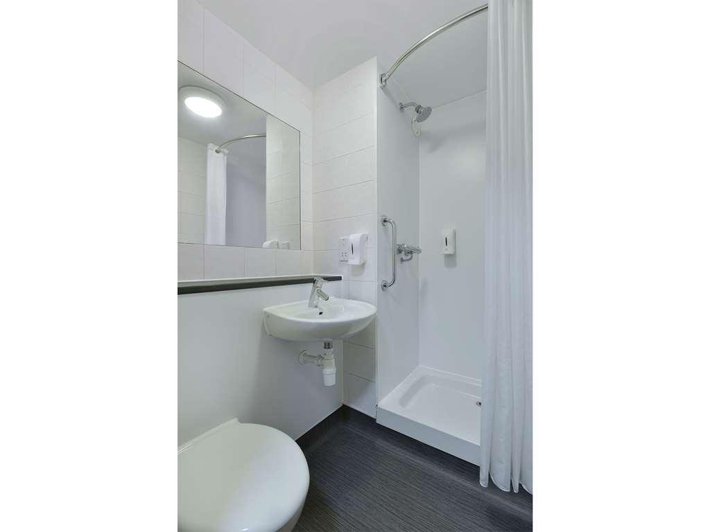 Travelodge London Feltham Room photo